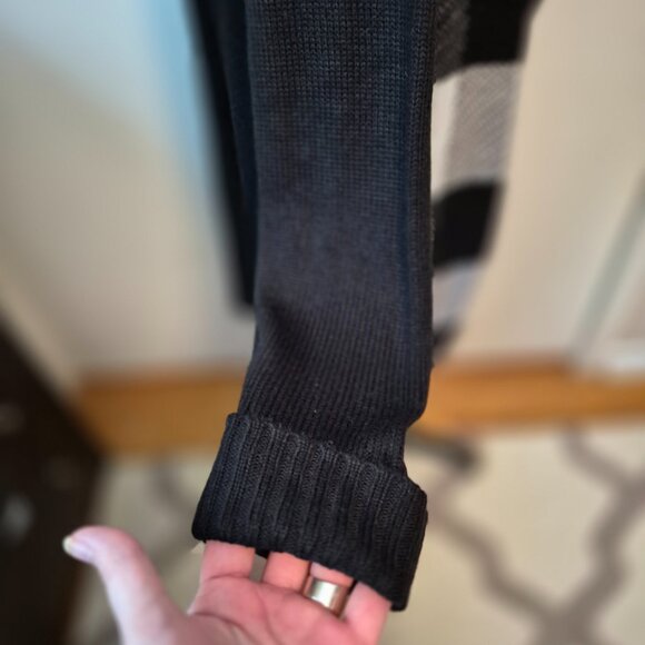 Open Style Sweater - Picture 4 of 9